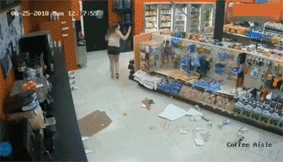 搞笑gif嫂子包饺子,搞笑gif姑娘你这次真的是玩过头了