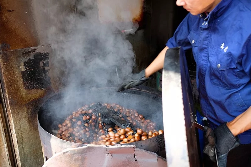 两百年呼童街，一百米烟火路，尝尝这里的美食吧