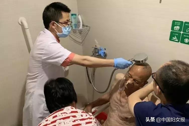 17位孙辈制定的一张最暖值班表