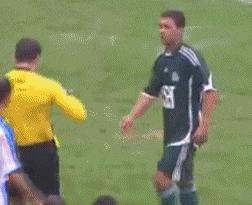 足球场上的爆笑瞬间,足球场上爆笑视频