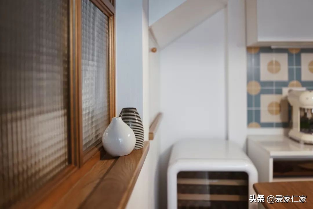 她买下32㎡上海老旧学区房，为女儿打造小桃园，还有超舒适大庭院