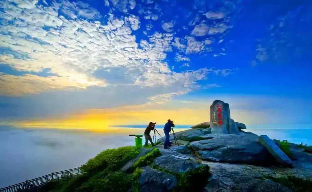 红叶热情似火,金铙胜景如画在醉美的季节遇见你!