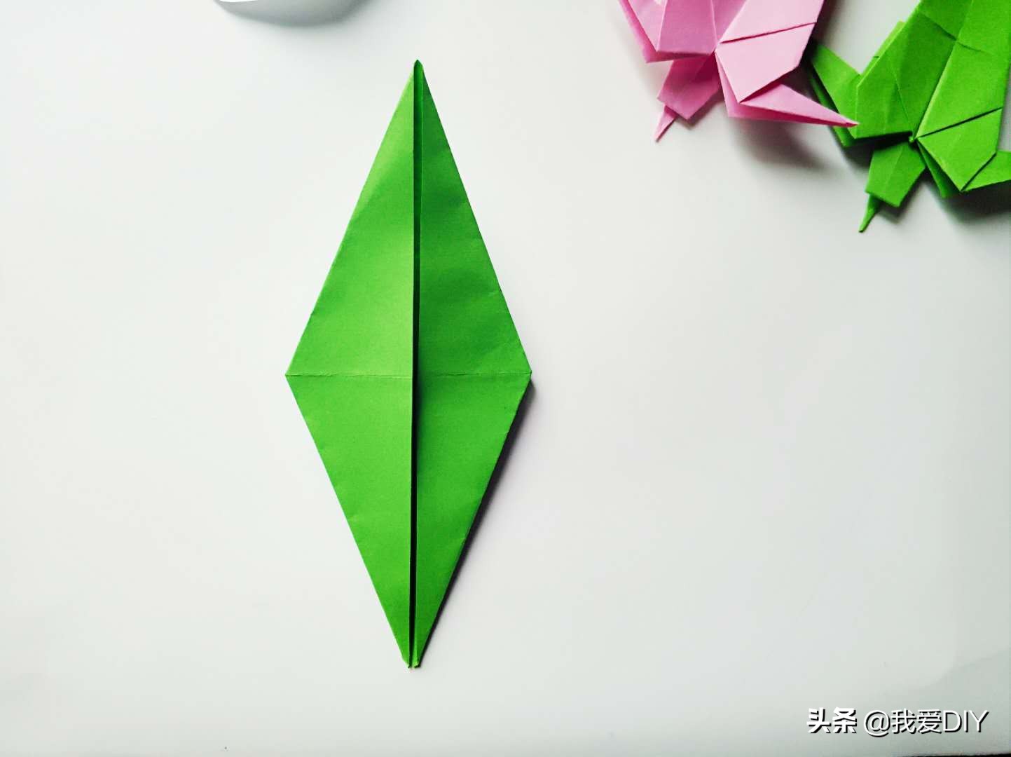 小燕子教大家折礼物盒,小燕子折法慢放视频