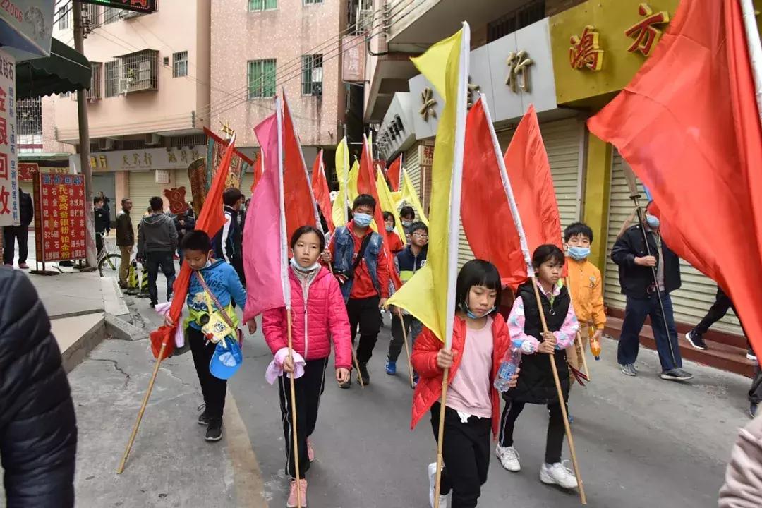 “摸摸康公手，发财更就手！”今天沙头街“康公出巡”好热闹！