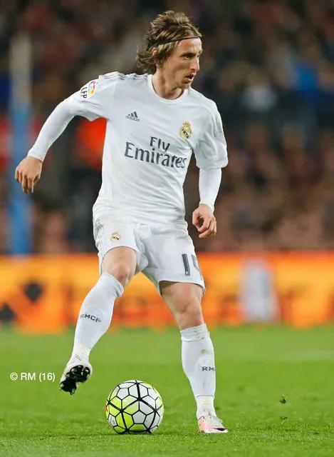 现代足球的中场,现代足球后腰的作用