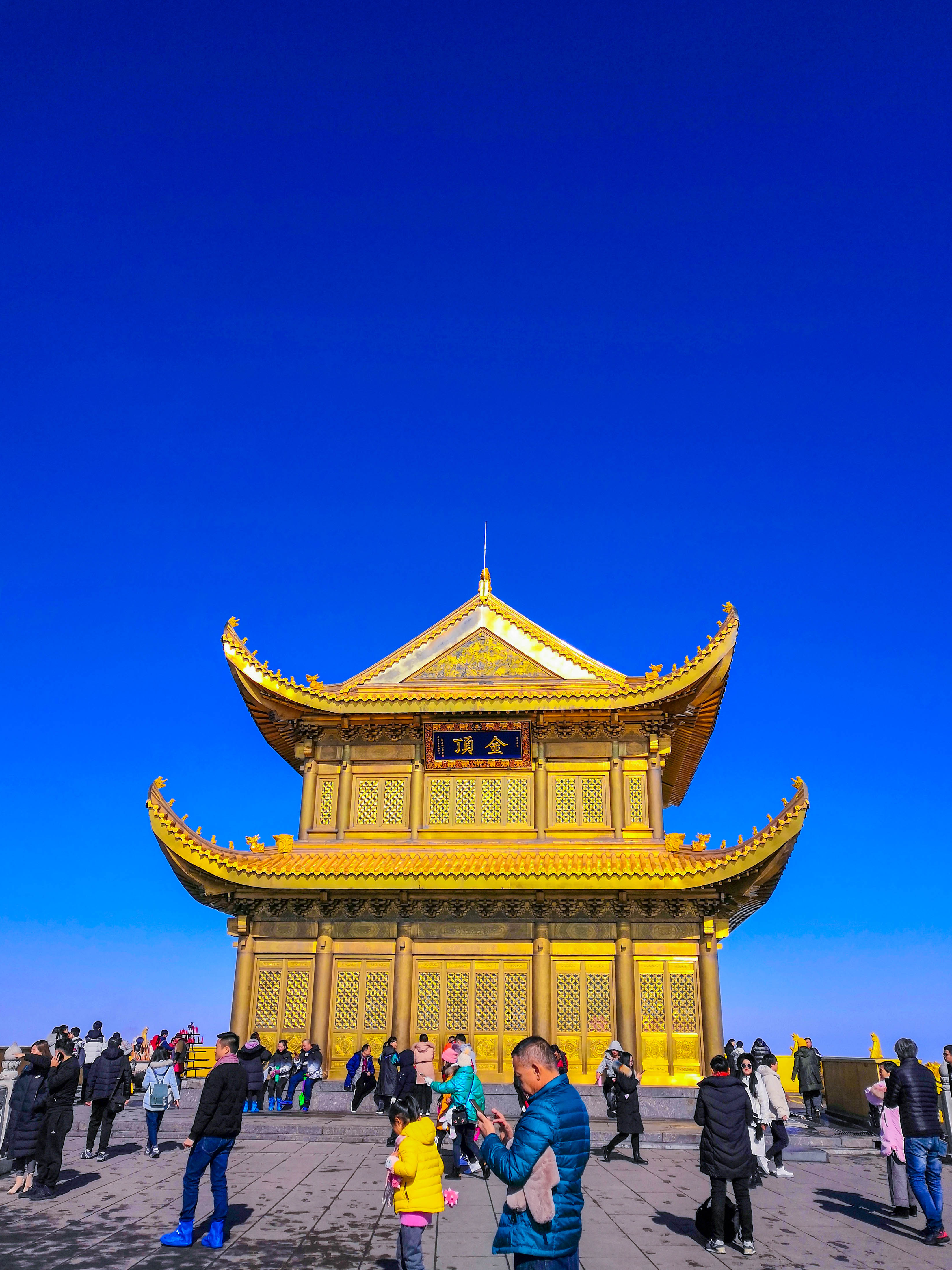 峨眉山冬雪仙境,峨眉山象城旅游