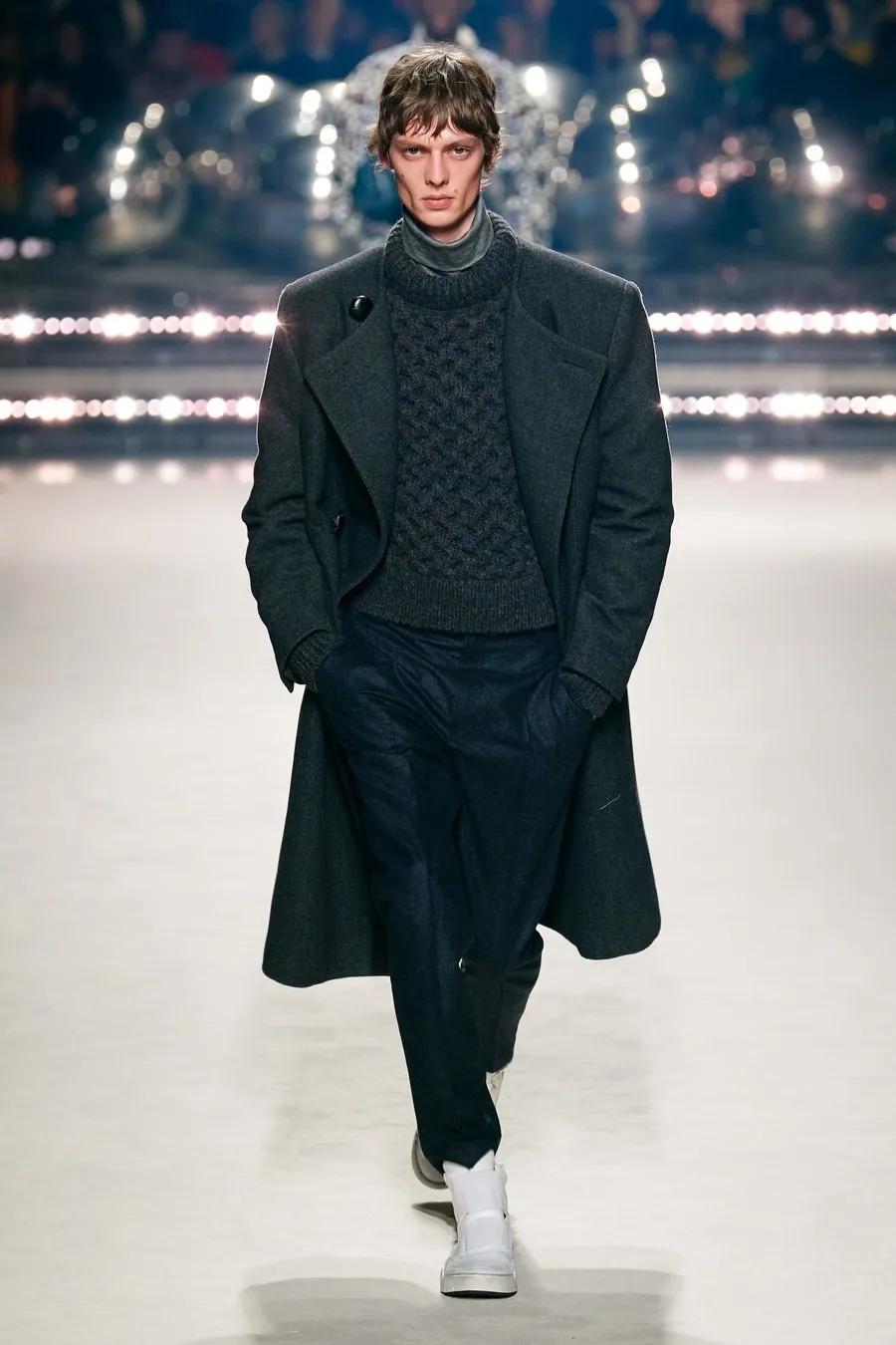 2022巴黎时装周秋冬大衣,2020秋冬巴黎时装周
