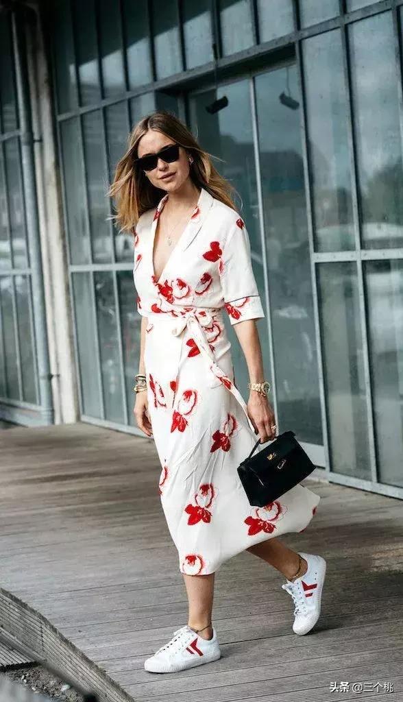 今年流行的裙子不穿高跟鞋,穿今年最流行的裙子