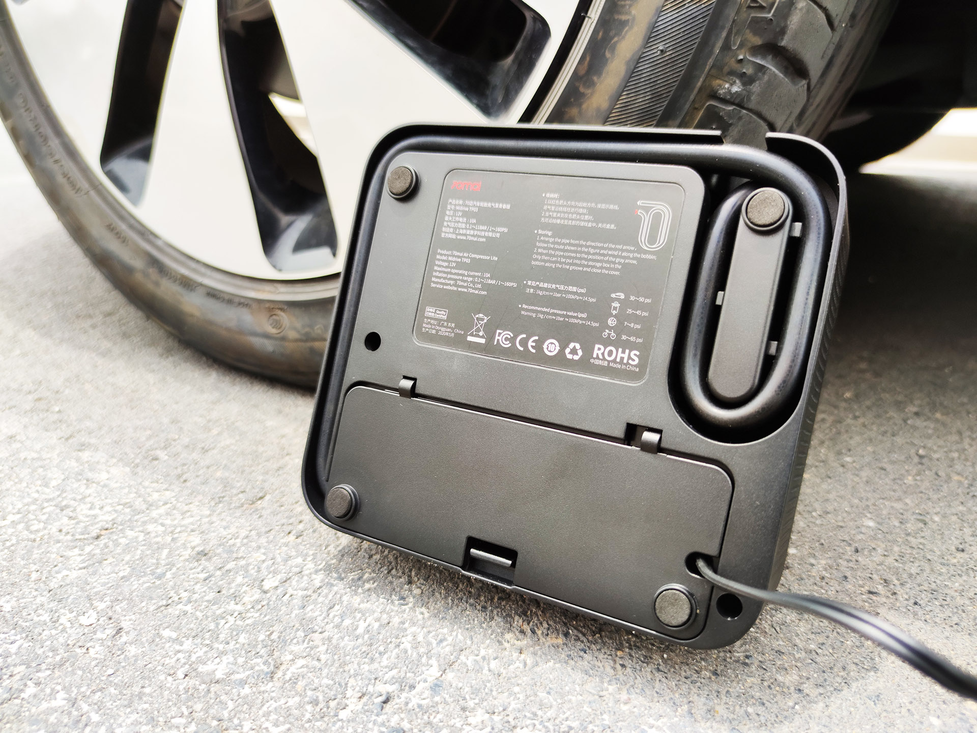 还去店里给汽车充气？有了巴掌大小的充气泵，从此告别轮胎店