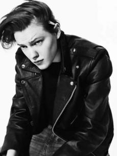 长得像莱昂纳多女模,小李子莱昂纳多和日本模特