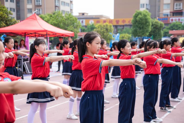 思源实验学校少先队入队仪式,社旗一小少先队入队仪式