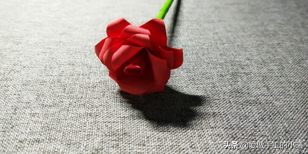 折一束玫瑰花教程简单,怎么用正方形纸折玫瑰花简单折法