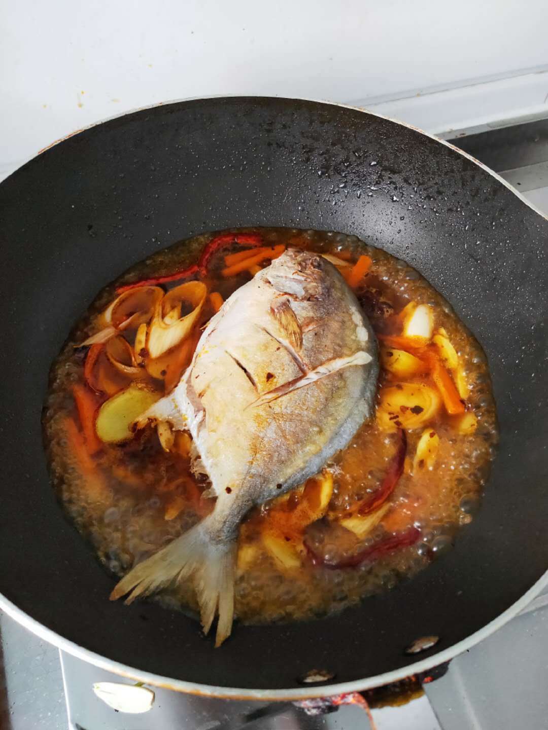 红烧金鲳鱼怎样做最好吃,红烧金鲳鱼怎么做才好吃