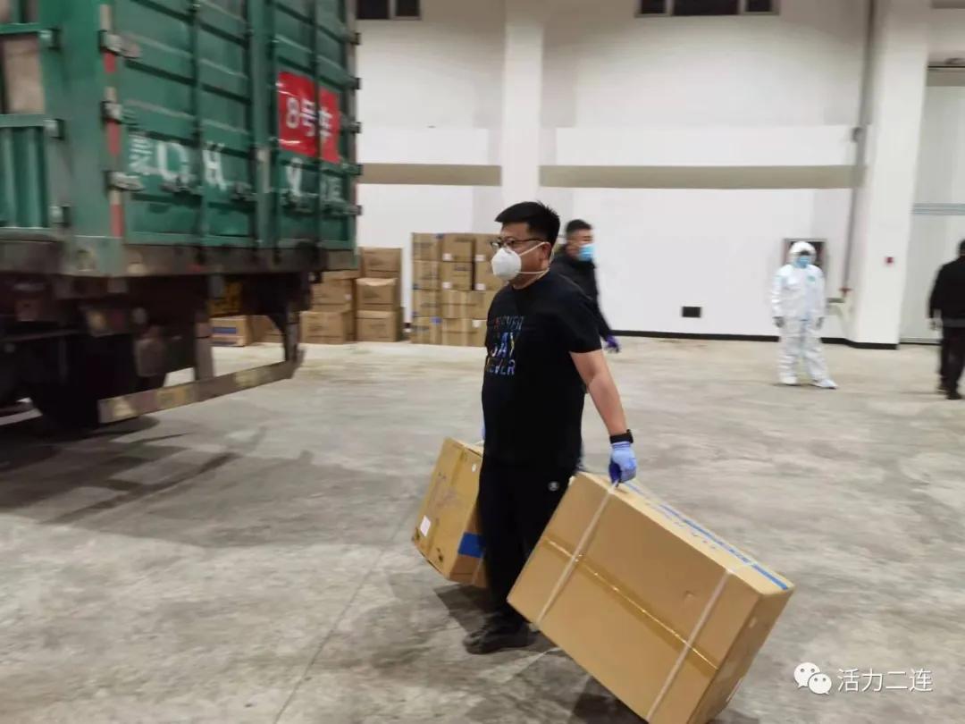 支援二连浩特疫情车队视频,抗击疫情爱心物资车队