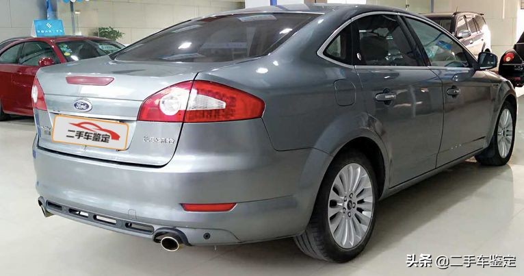 你觉得这款车的门柱焊点正常吗？难道门柱焊点不应该是排排站吗？