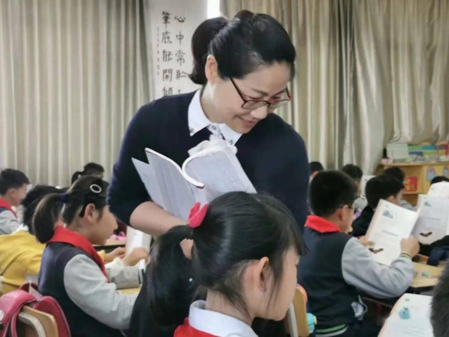 我把孩子卷子撕了怎么给老师说,我撕试卷老师打我犯法吗