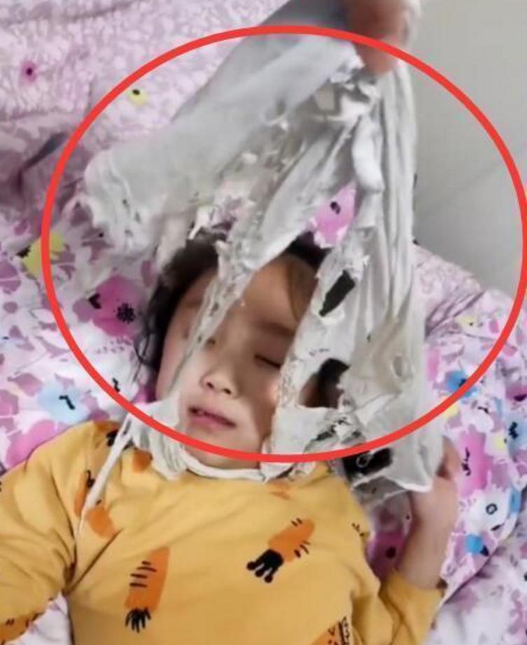 你家孩子有这样的异食癖吗,孩子有恋物症的原因