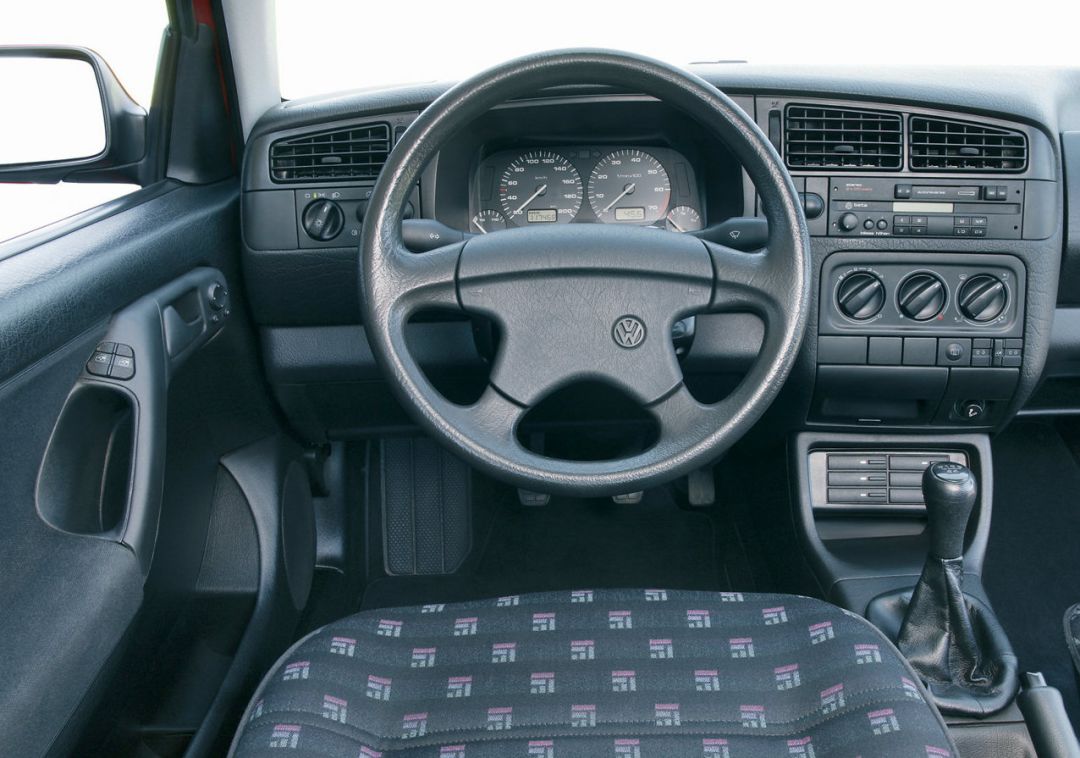 高尔夫7和高尔夫8,8代高尔夫比7代高尔夫窄