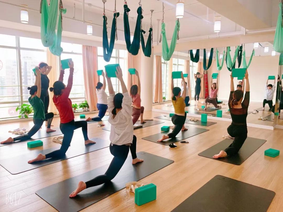 小黑裙的创始人,小黑裙创始人是哪里人