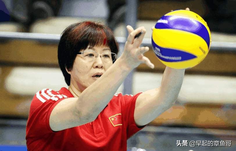 郎平训练恒大,郎平带女排打球