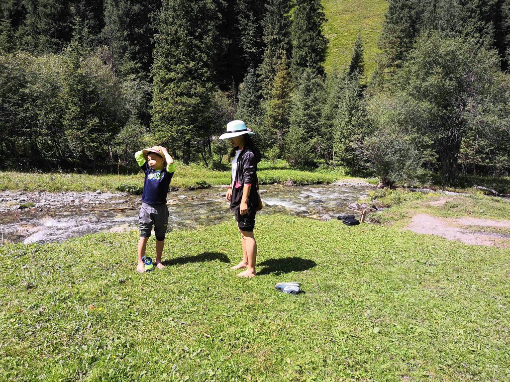 *疆新**蒙古包旅店老板，看他一天的收入多少，一个月就抵我一年工资