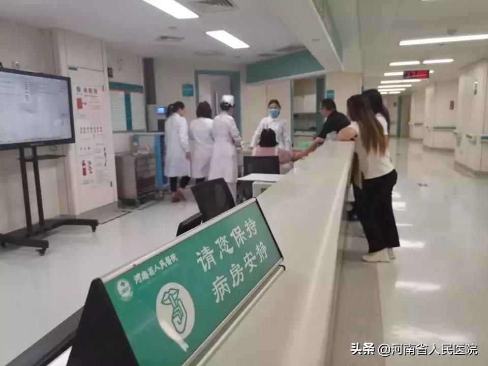 这种小电池差点毁了3个小宝宝！快把它从孩子身边拿开