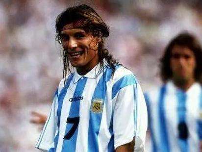 速度特别快的足球运动员,速度最快的足球运动员是谁