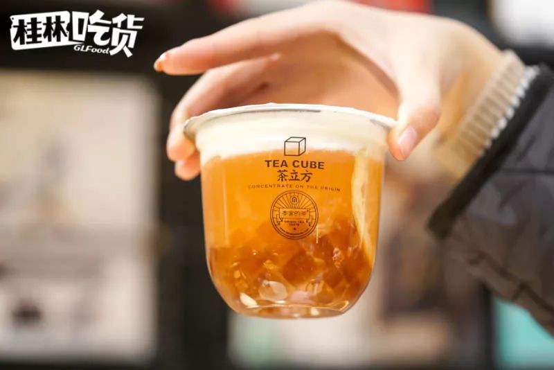 火遍全国的明星茶饮本宫的茶开到桂林了！凭口袋茶掀起了排队潮流