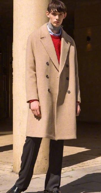 大衣搭卫衣南柱赫,南柱赫灰色帽衫