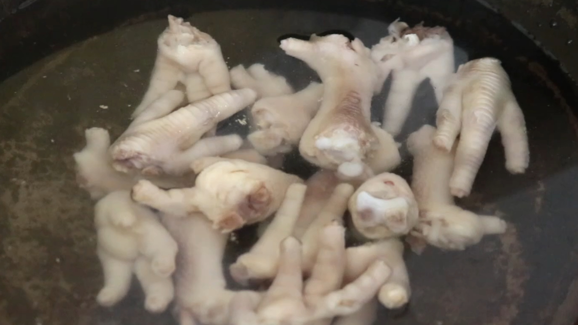 教你在家制作泡椒凤爪,正宗传统泡椒凤爪的家庭制作方法