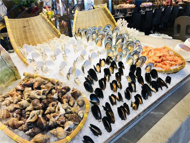 东莞|康帝国际酒店仅1199高级客房+自助早晚餐+饮品券2张+小公仔