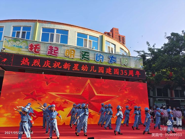 雏鹰展翅起飞,萌娃上飞机起航