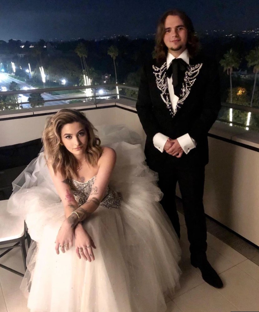 迈克尔杰克逊红亮片衣服,迈克尔杰克逊亮片衣服