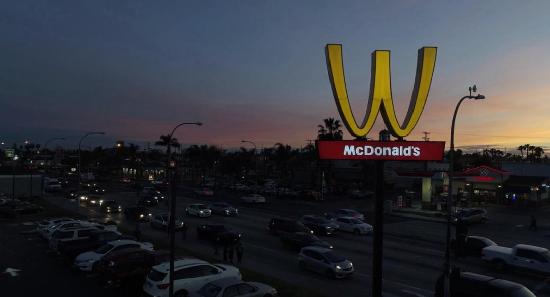 价值超1293亿美元，麦当劳的「金拱门」如何成为超级符号？