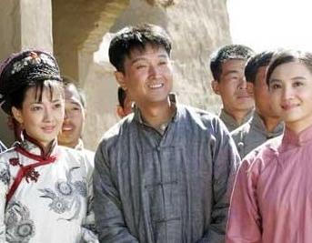 32岁闯关东走红,闯关东朱亚文荷尔蒙