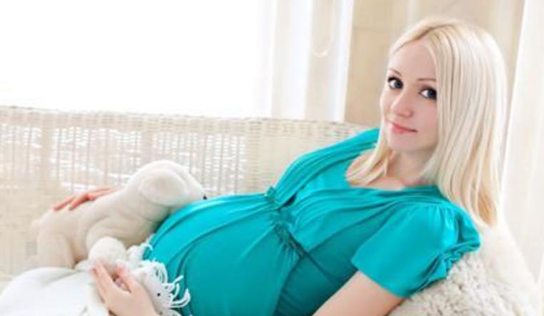 怀孕正确抚摸肚子的方法,怀孕了如何正确抚摸肚子