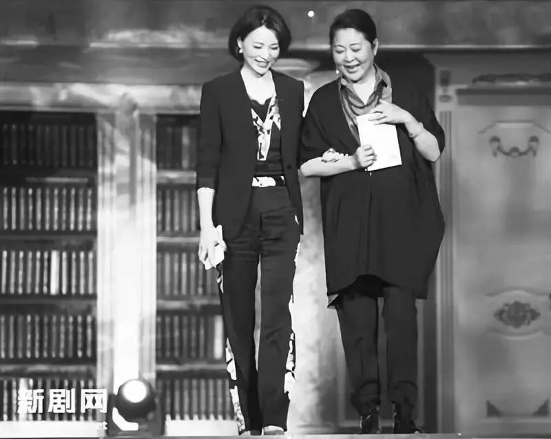 董卿消失的第2个春晚，她去哪里了？