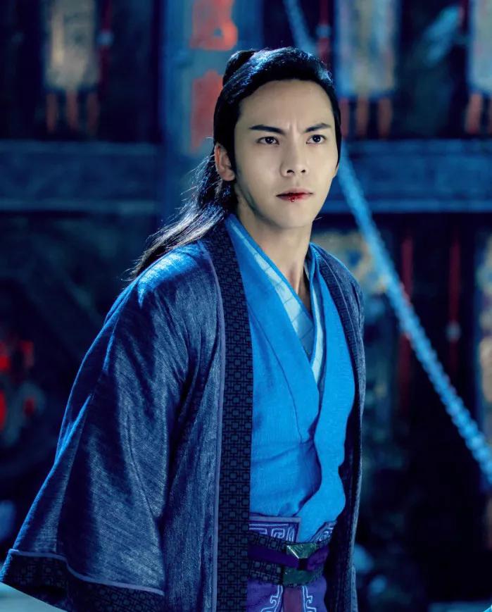 厚刘海遮挡脸型,厚刘海遮住眼睛