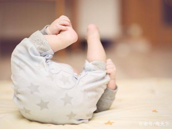 新生儿小腿弯曲脚内翻,新生儿小腿弯怎么矫正