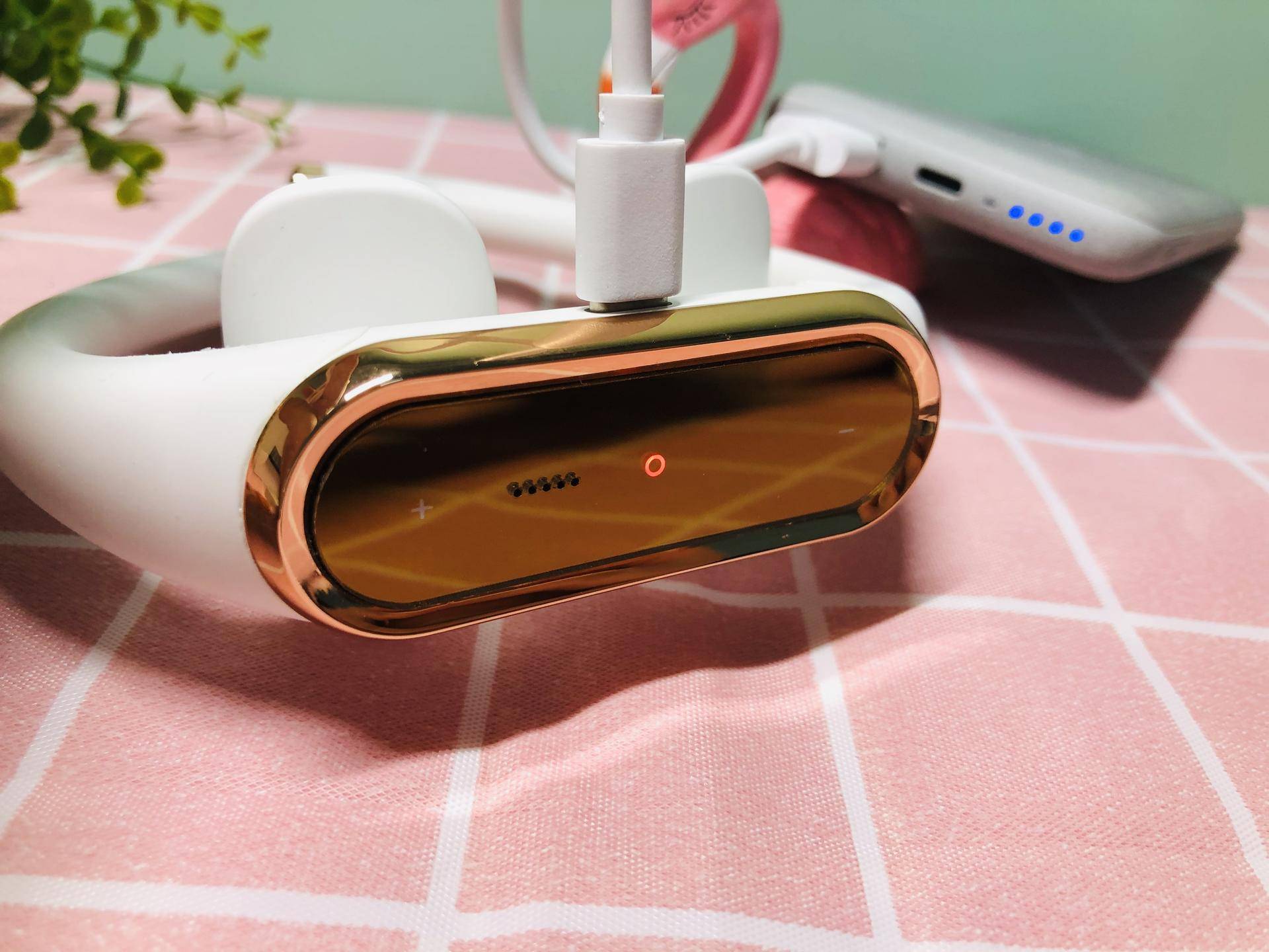 给颈椎来个SPA,越按越轻松——人与物AM2011颈椎按摩器深度测评