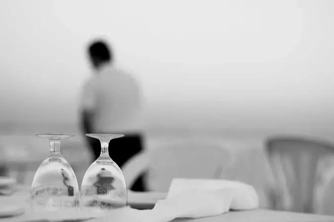 对服务员这份工作怎么理解,服务员是一份令人满意的工作