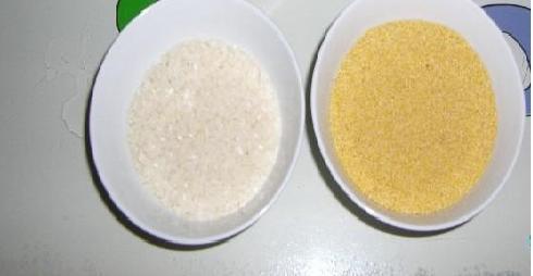 煮的小米粥颜色不黄亮是咋回事,小米粥不放碱能熬出米油吗