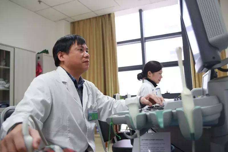 我明明开的是彩超,图像怎么是黑白的?