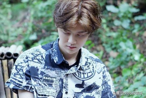 鹿晗秀气美照,鹿晗长得好秀气