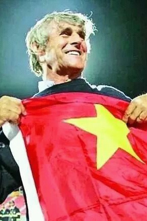 男足真臭,中国男足和普通人踢球