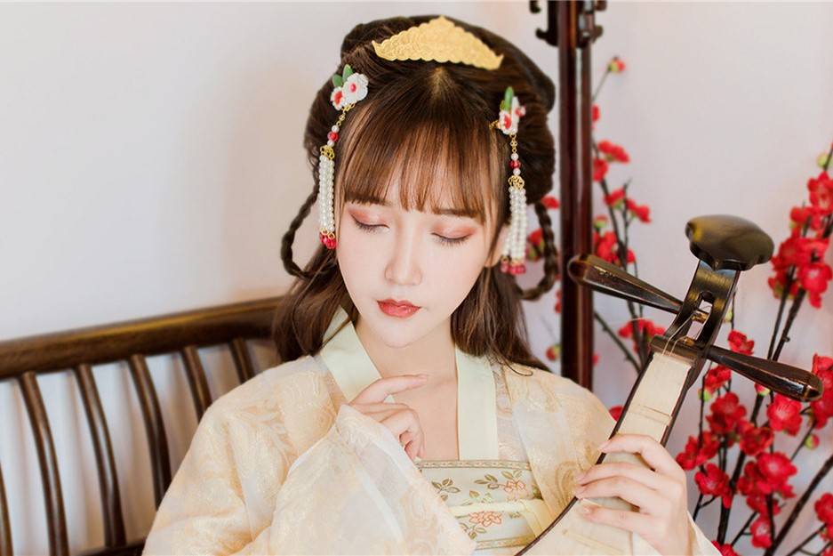 顶级杀手一朝穿越,成了人人耻笑的花痴大小姐?(连载)