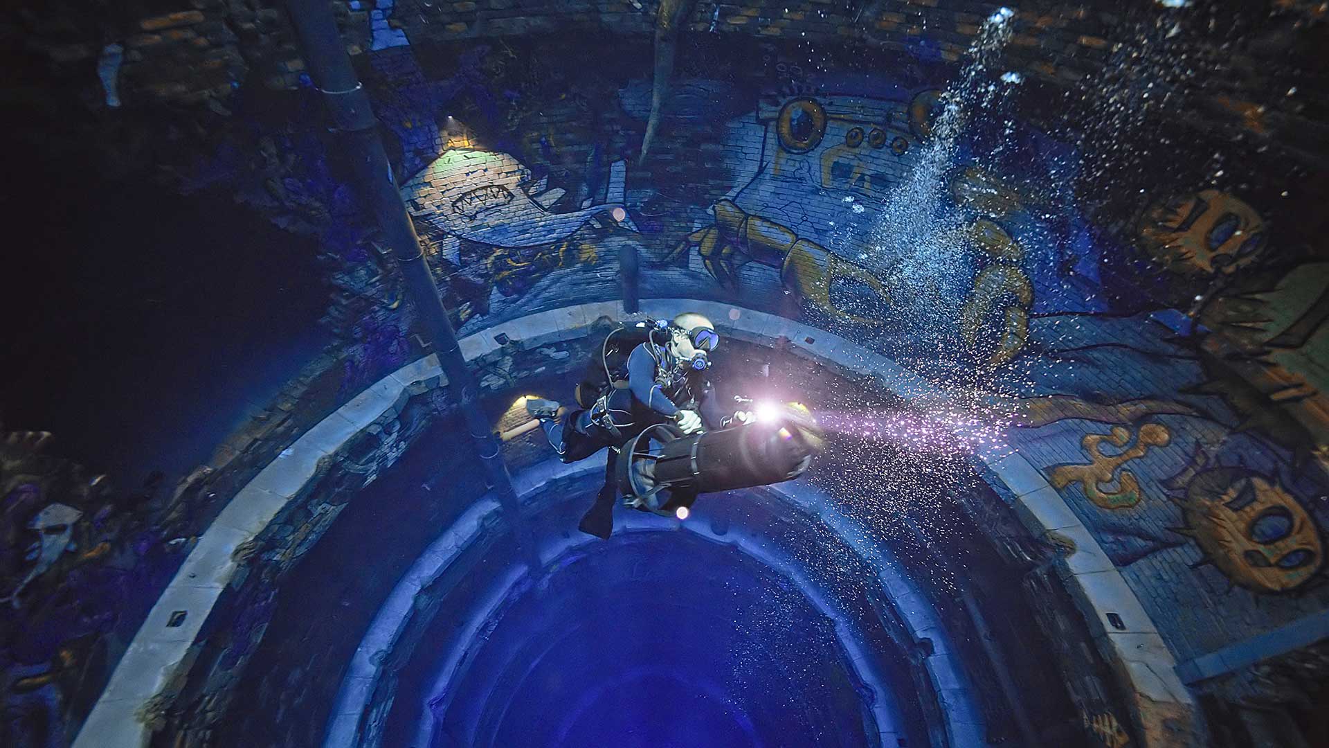 世界最大游泳池蓄水,60米游泳池深度多少