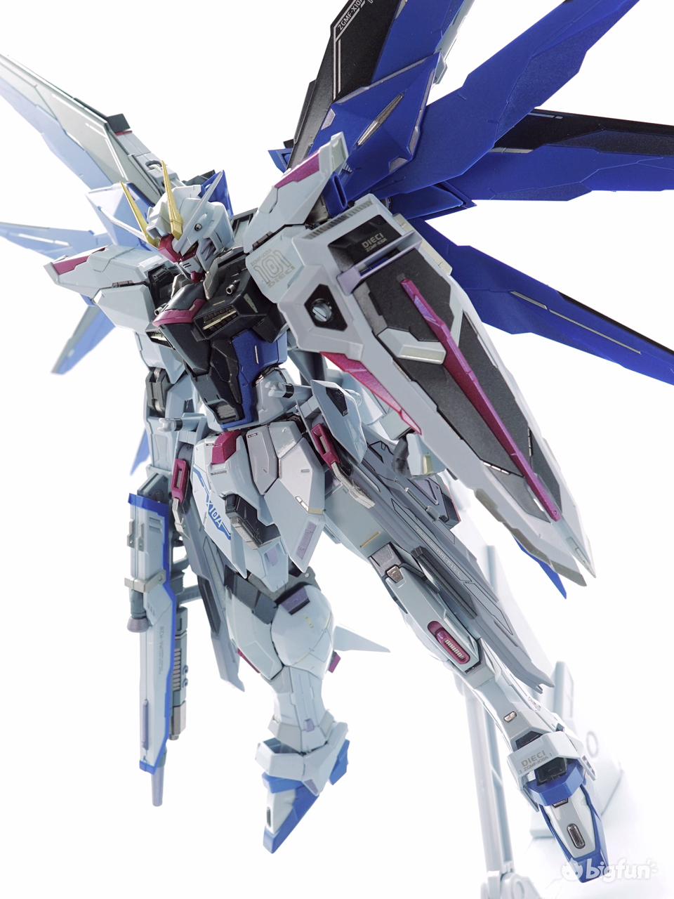 自由高达手办2.0成品,mb自由高达2.0对比1.0