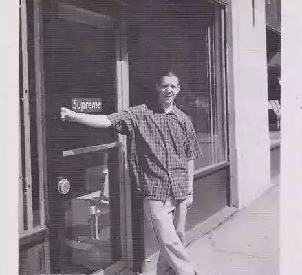 一块红砖打上LOGO卖出天价,顶级潮牌是这么打造的