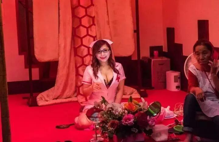 *拍偷**的照片带你看看日本*灯区红**